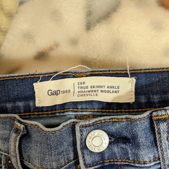 Gap Ripped Skinny Jeans - Picture 2 of 5